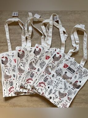 NWT!! Tractor Supply Cream Chicken Print Tote Bags